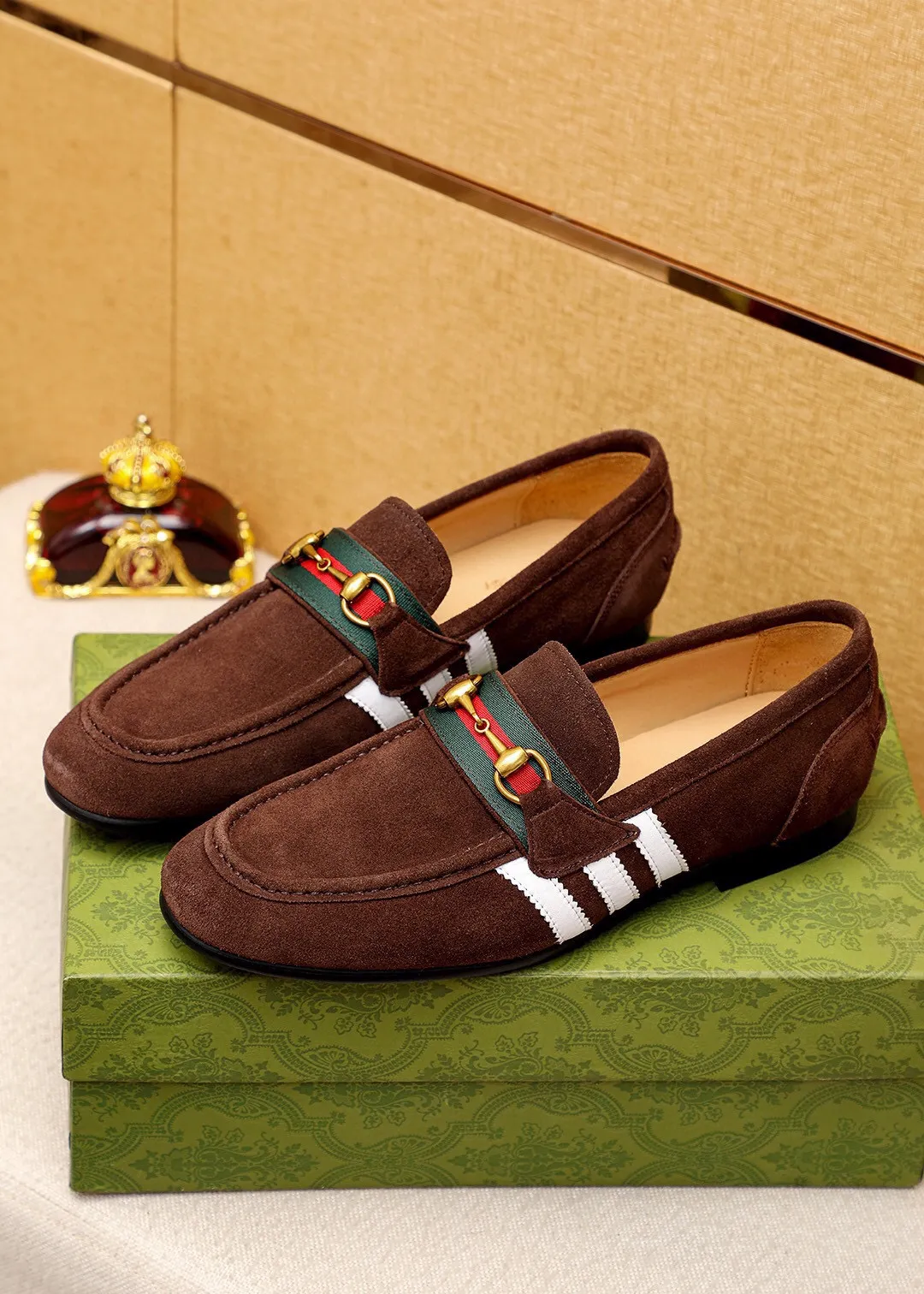 Men's shoes 💰480 💐 Product trademark: GUCCI "Gucci" casual leather shoes Regular size: 38-44 (45.46🉑️customized) Product materials: Selected imported first-layer frosted cowhide upper + classic hardware buckle, imported cowhide leather lining. Strong three-dimensional visual effect, original outsole Color: 4⃣️colors available